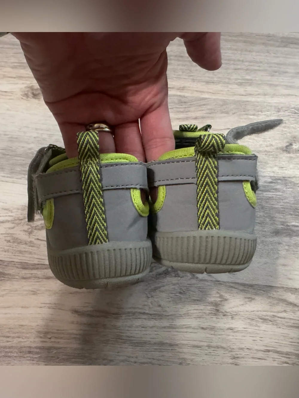 OshKosh B'gosh Gray and Lime Kids sandals - Picture 8 of 8